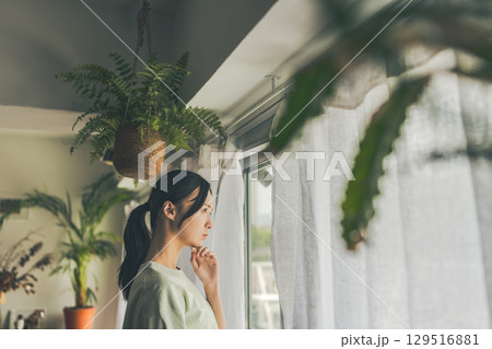 女性の午後の暮らし:ポートレート 女性の午後の暮らし:ポートレート 129516881