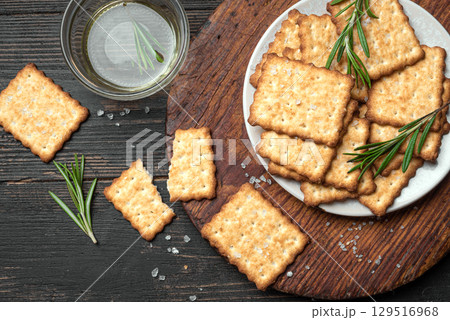 Olive oil salty crackers with rosemary 129516968