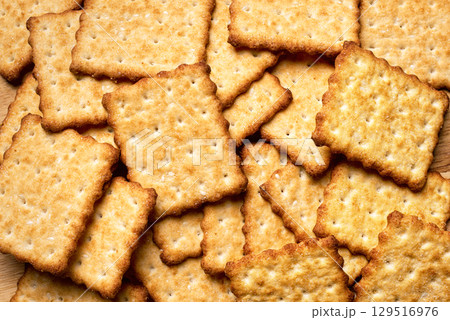 Homemade crispy crackers as background Homemade crispy crackers as background 129516976