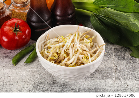 Soya bean sprouts in the bowl Soya bean sprouts in the bowl 129517006