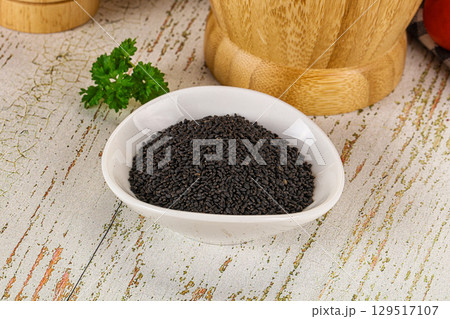 Black dry Nigella seeds in the bowl Black dry Nigella seeds in the bowl 129517107