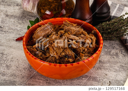 Shredded slow cooked pork meat 129517168
