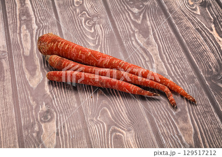 Red Indian raw carrot vegetable 129517212