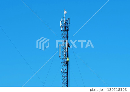 Maintenance staff at the work. High-altitude work. Worker repair cell tower 129518598