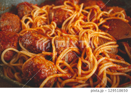 spaghetti with meatballs, in tomato sauce, cooking in a frying pan, no people, homemade, spaghetti with meatballs, in tomato sauce, cooking in a frying pan, no people, homemade, 129518650