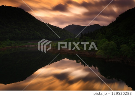 静かな湖 129520288