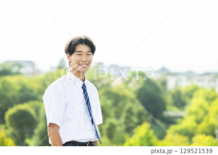 男子中学生のポートレート 笑顔 カメラ目線 男子中学生のポートレート 笑顔 カメラ目線 129521539