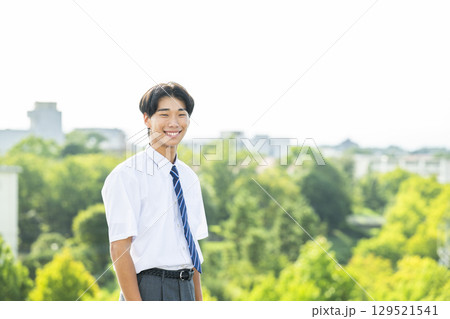 男子中学生のポートレート 笑顔 カメラ目線 男子中学生のポートレート 笑顔 カメラ目線 129521541