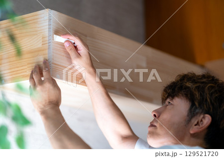 リフォーム　DIY　内装　内壁　パテ埋め　穴隠し　下地処理　下地調整　パテ処理　店舗改装 129521720