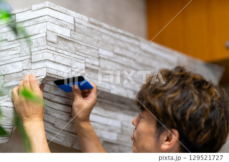 リフォーム DIY 内装工事 ダイノックシート 印刷化粧フィルム施工 角 スキージー コーナー処理 リフォーム DIY 内装工事 ダイノックシート 印刷化粧フィルム施工 角 スキージー コーナー処理 129521727