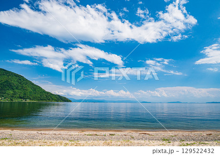 夏の奥琵琶湖風景　滋賀県高島市マキノ町 129522432