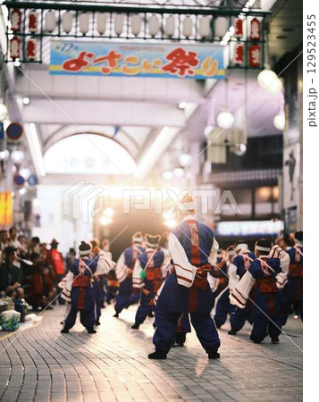 帯屋町で踊るよさこい祭り 帯屋町で踊るよさこい祭り 129523455