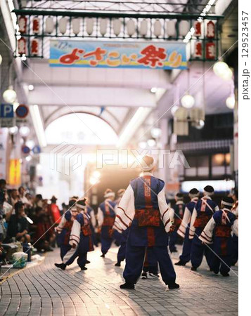 帯屋町で踊るよさこい祭り 帯屋町で踊るよさこい祭り 129523457