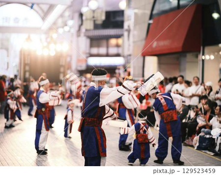 帯屋町で踊るよさこい祭り 帯屋町で踊るよさこい祭り 129523459