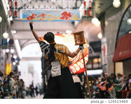 帯屋町で踊るよさこい祭り 129523469