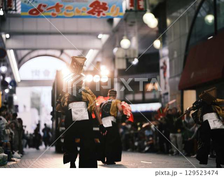 帯屋町で踊るよさこい祭り 129523474