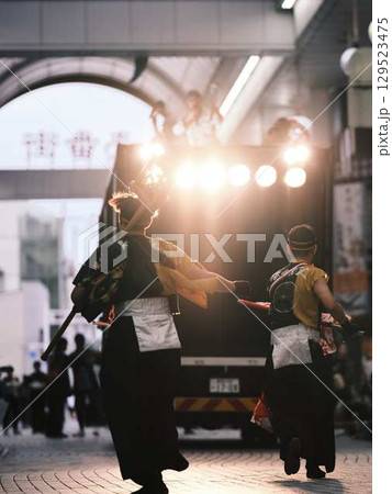 帯屋町で踊るよさこい祭り 129523475