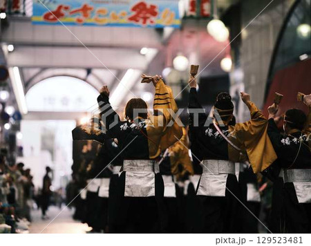 帯屋町で踊るよさこい祭り 帯屋町で踊るよさこい祭り 129523481
