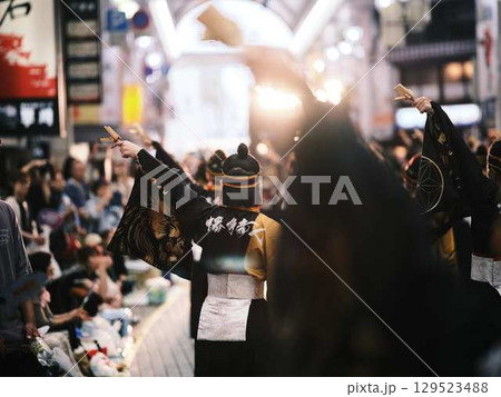 帯屋町で踊るよさこい祭り 帯屋町で踊るよさこい祭り 129523488
