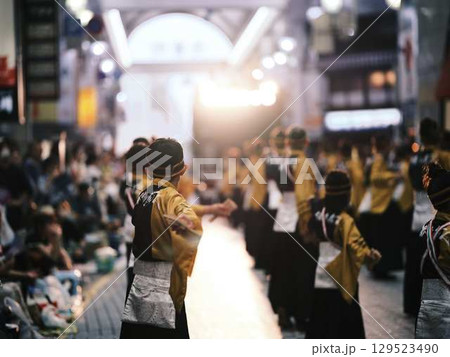 帯屋町で踊るよさこい祭り 129523490