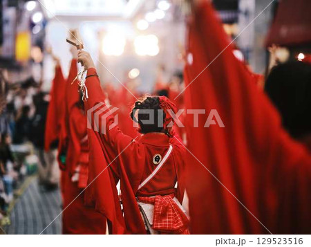 帯屋町で踊るよさこい祭り 129523516