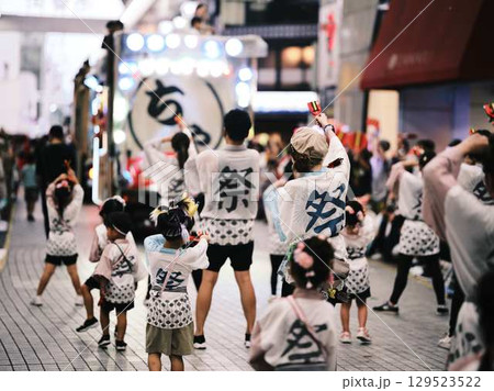 帯屋町で踊るよさこい祭り 帯屋町で踊るよさこい祭り 129523522