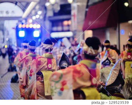 帯屋町で踊るよさこい祭り 帯屋町で踊るよさこい祭り 129523539