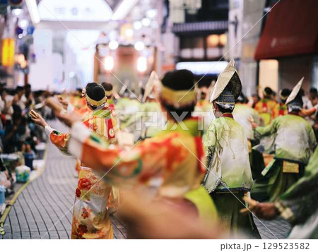 帯屋町で踊るよさこい祭り 帯屋町で踊るよさこい祭り 129523582
