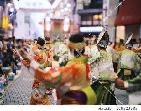 帯屋町で踊るよさこい祭り 129523583