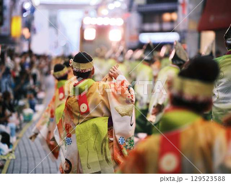 帯屋町で踊るよさこい祭り 帯屋町で踊るよさこい祭り 129523588