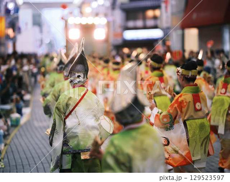 帯屋町で踊るよさこい祭り 129523597