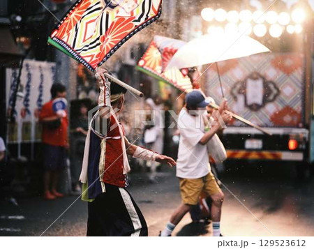 帯屋町で踊るよさこい祭り 129523612
