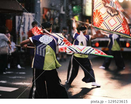 帯屋町で踊るよさこい祭り 129523615
