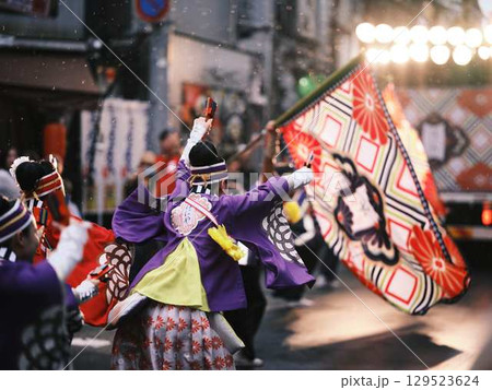 帯屋町で踊るよさこい祭り 帯屋町で踊るよさこい祭り 129523624