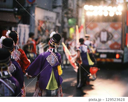 帯屋町で踊るよさこい祭り 帯屋町で踊るよさこい祭り 129523628