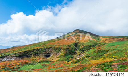 秋の栗駒山登山（東栗駒山から栗駒山の眺め） 129524191