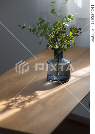 花瓶に入った花 129524541