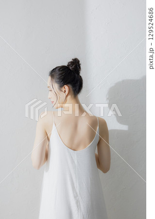 ストレッチをする女性 ストレッチをする女性 129524686
