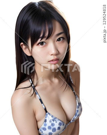 花柄ビキニを着た美しい女性がナチュラルな雰囲気と柔らかな光で魅せる夏のファッションコンセプト 129524818