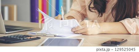 Banner Businesswoman reading financial graph charts business info with computer laptop. Panorama Women hands using laptop on office desk. Hands of business woman working office with copy space 129525045