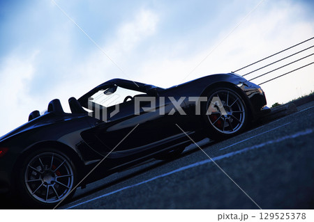 ツヤツヤの黒いオープンカー ツヤツヤの黒いオープンカー 129525378