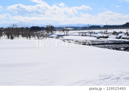 東北地方の雪景色 山形県庄内 東北地方の雪景色 山形県庄内 129525493