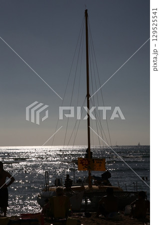 ワイキキビーチ夕景【ハワイオアフ島】 129525541