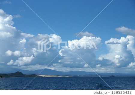 鳥取　四季の散歩　夏　松島　遊覧船 129526438