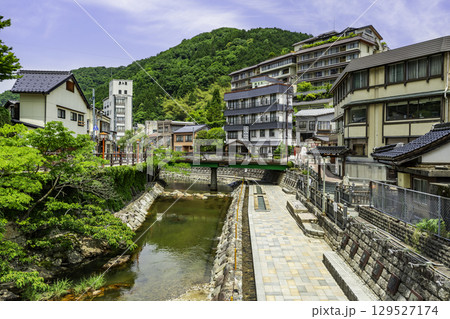 湯村温泉　春来川沿いの温泉宿　兵庫県新温泉町 129527174