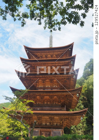 瑠璃光寺 五重塔 129527424