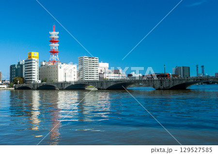 萬代橋と連接バス 129527585