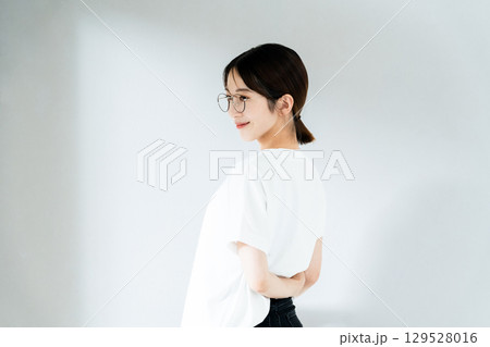 若い女性のポートレート 若い女性のポートレート 129528016