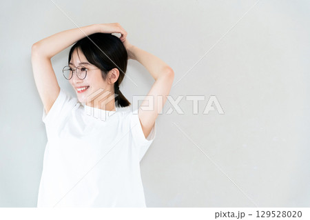 若い女性のポートレート 若い女性のポートレート 129528020