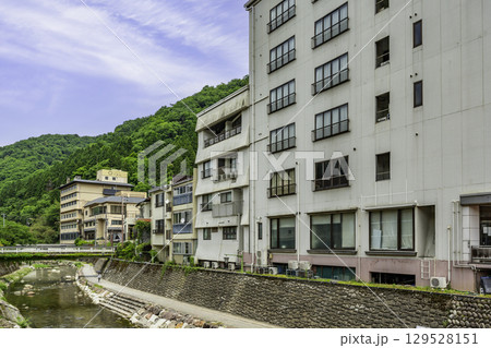 湯村温泉 春来川沿いの温泉宿 兵庫県新温泉町 湯村温泉 春来川沿いの温泉宿 兵庫県新温泉町 129528151